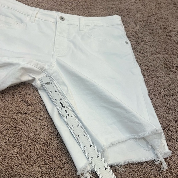 32 Anthropologie pilcro mid rise slim Bermuda jean shorts frayed edge white - Picture 7 of 15